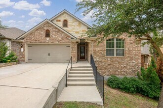 Building Photo - Beautifully Designed Home offering Modern Comfort Ready for Lease!