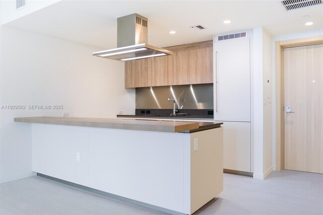 Building Photo - 1000 Brickell Plaza