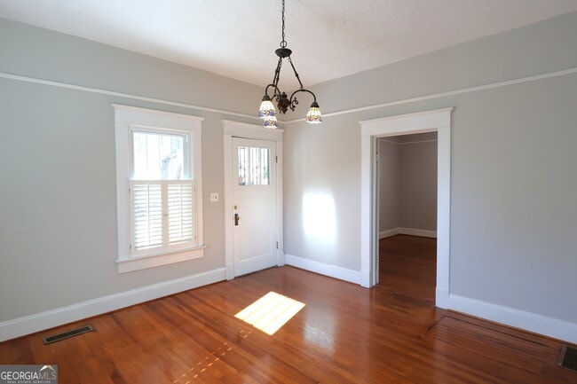 Building Photo - 217 Mountain View St