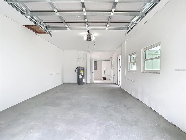 Building Photo - 3095 Pinetree St