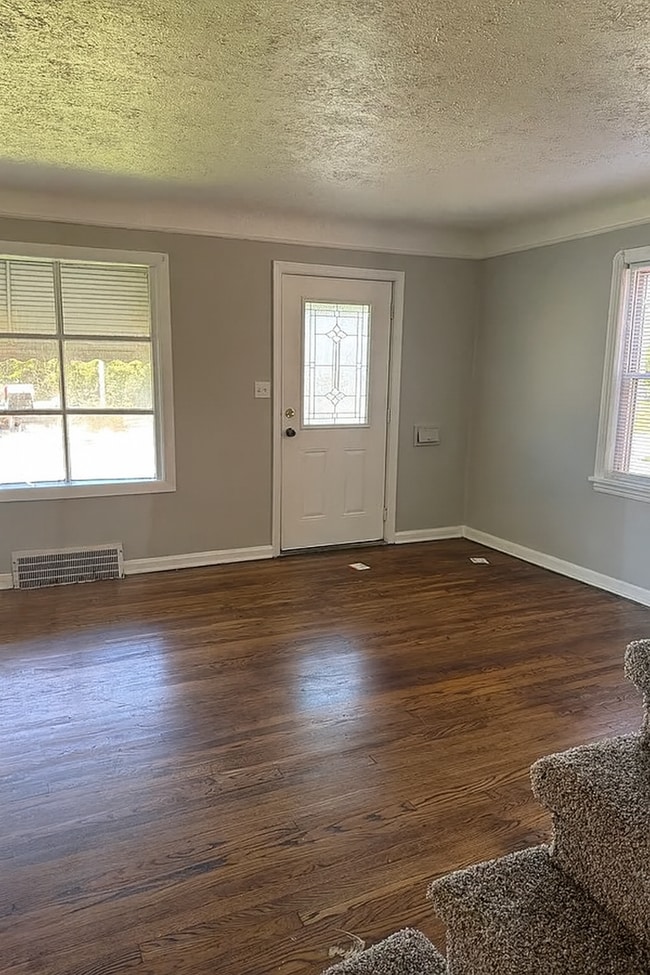 Building Photo - Newly Renovated 4BR/2BA Home – Cleveland, OH 44111