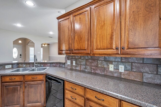 Building Photo - 5409 San Saba Ct
