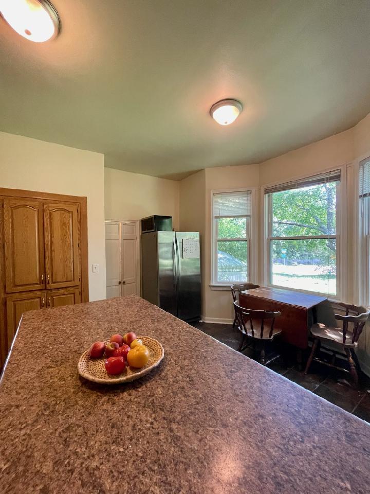 Building Photo - 839 E John St