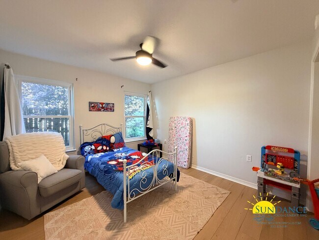 Building Photo - Stunning 3 Bedroom Home in Gulf Breeze with stand out accents!