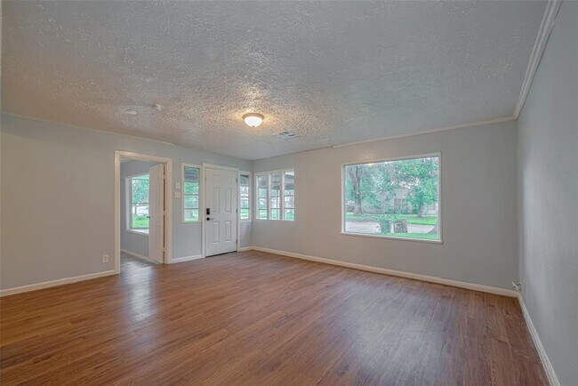 Building Photo - 4906 Larkspur St