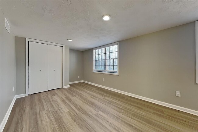 Building Photo - 3208 Aspen Cir SW