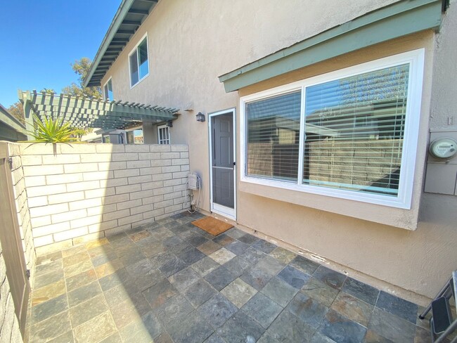 Building Photo - Two Bedroom Huntington Beach Townhouse w/ ...