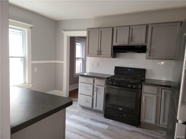 Building Photo - 400 Durston Ave