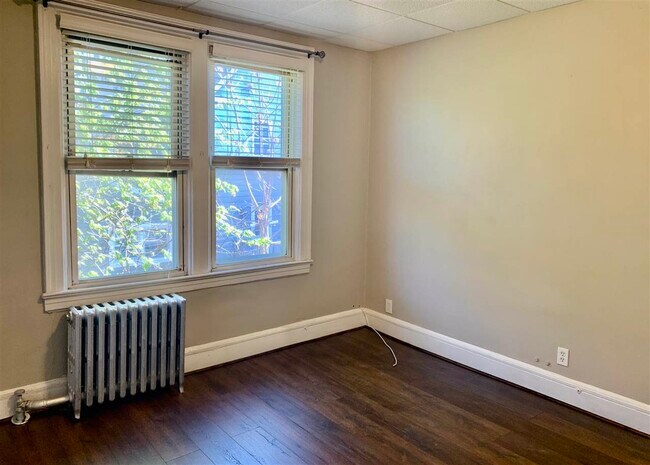 Building Photo - 143 W 29th St
