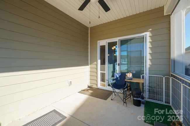 Building Photo - 758 Latrobe Dr