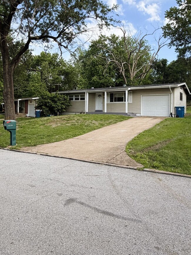 Building Photo - Spacious 3 Bedroom Rental - Ready for Immediate Move-in!