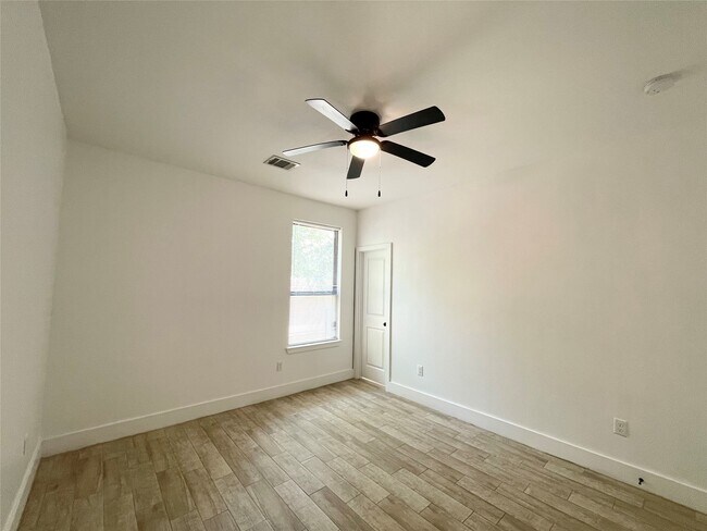 Building Photo - 5121 Southwind St