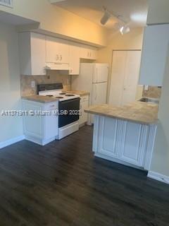 Building Photo - 3251 Sabal Palm Manor