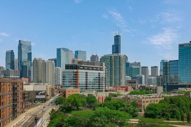 Building Photo - 680 N Milwaukee Ave