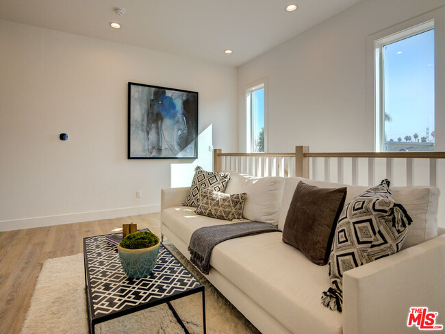 Building Photo - 6016 Comey Ave