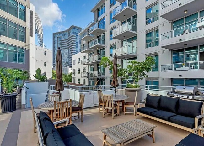 Building Photo - 206 Park Blvd