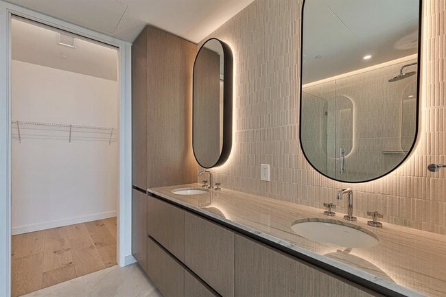 Building Photo - 610 Davis St