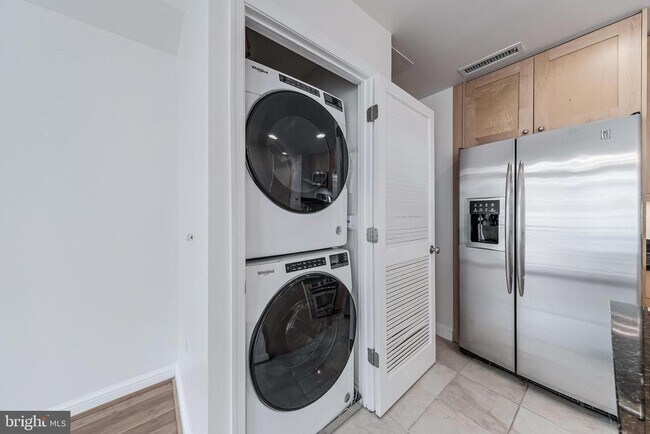 Building Photo - 11990 Market St