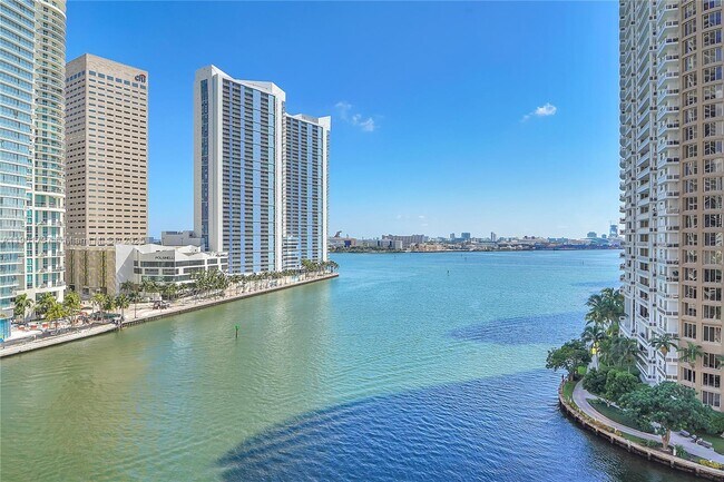 Building Photo - 465 Brickell Ave