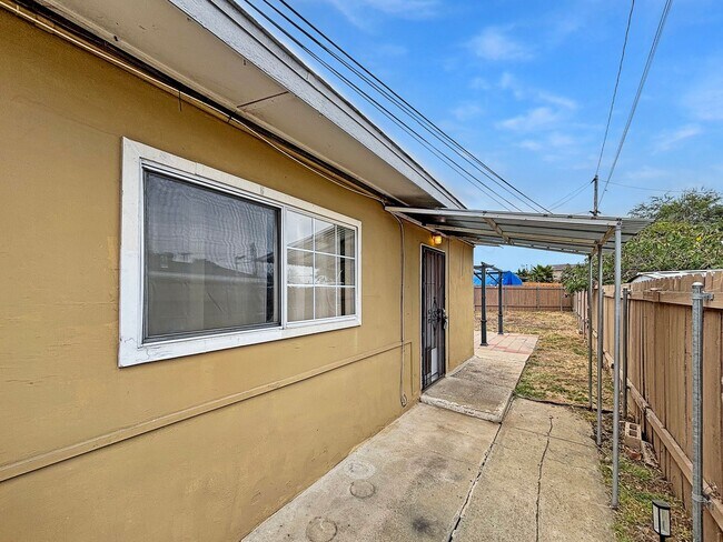 Building Photo - Beautiful 2BD/1BA Home in Clairemont W/ W/...