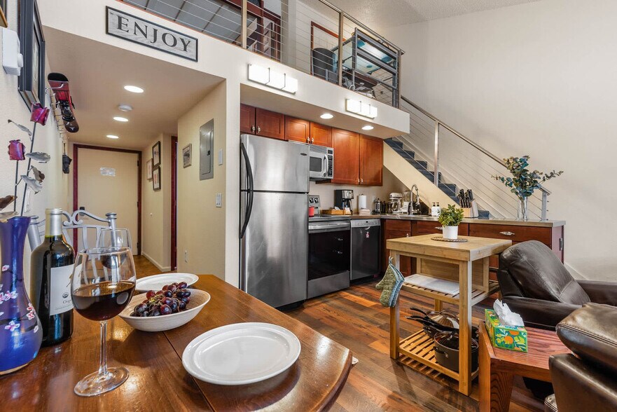 Building Photo - 600 South Park Avenue