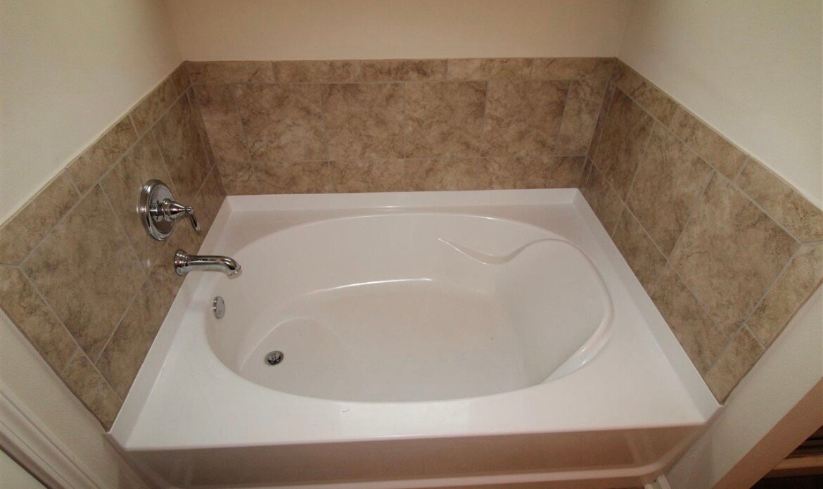 Building Photo - 6448 Oaks Edge Dr