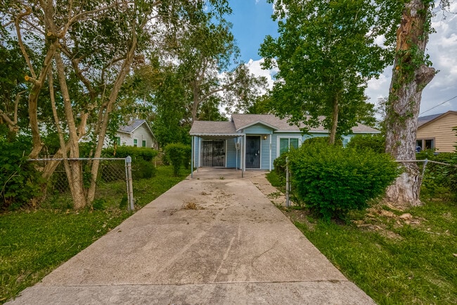 Building Photo - 7621 Sundown Dr