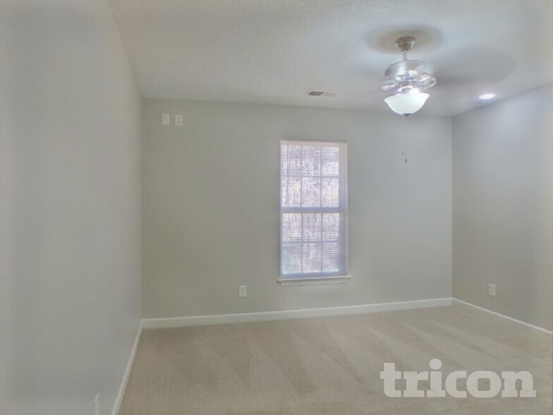 Building Photo - 3337 Braden Dr