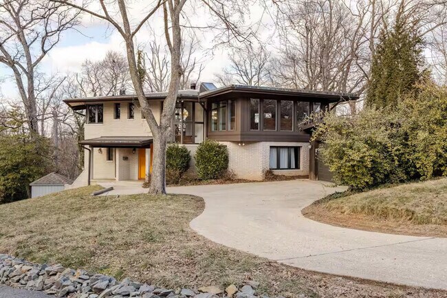 Building Photo - 2720 N Fillmore St