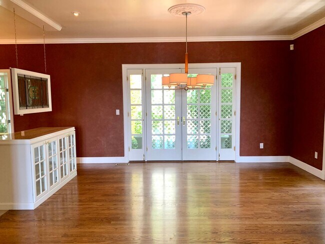 Building Photo - Queen Anne Home
