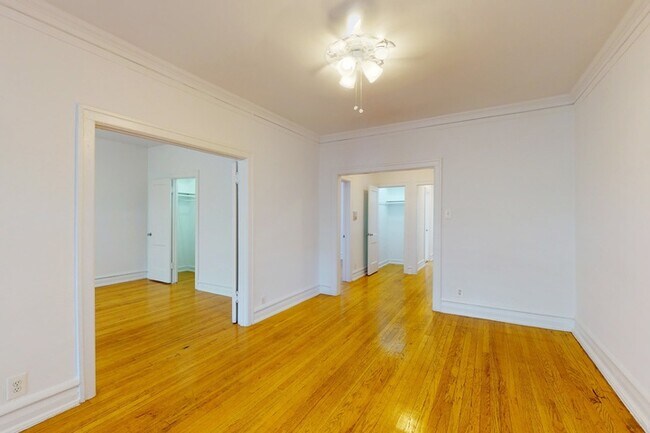 Floorplan - 5300-5308 S. Greenwood Avenue