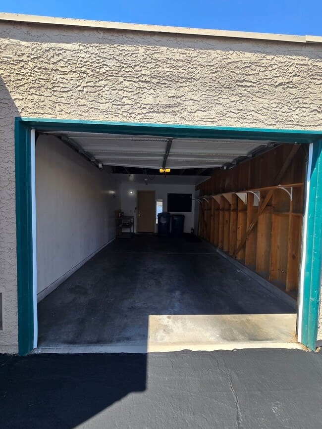 Building Photo - A Fabulous 2 Bed, 2 Bath, 1 Car Attached G...