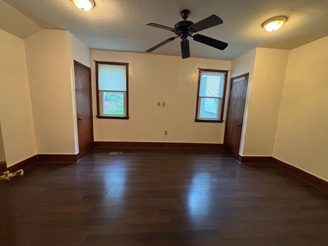 Building Photo - 2 Bedroom Home in Carnegie!