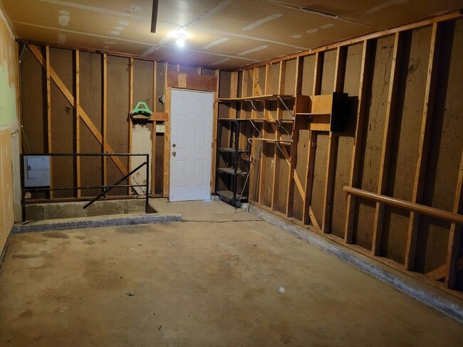 Building Photo - 4 Bed 2 Bath Allowing Pets - Available Now! - MileStone RES