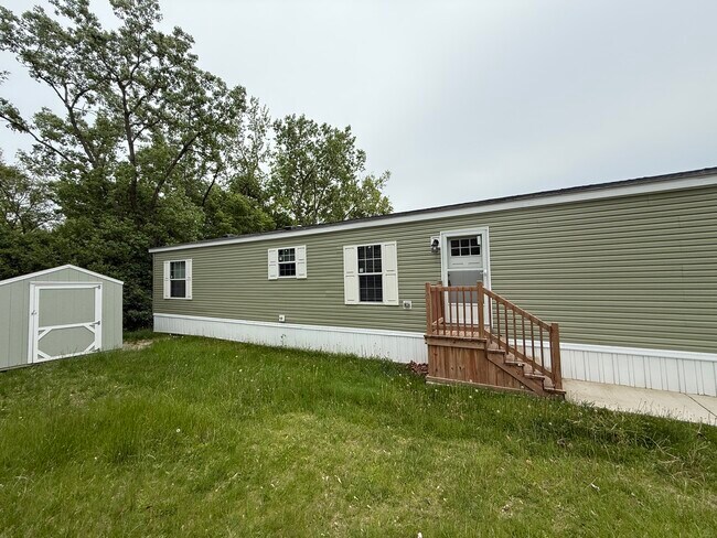 Building Photo - 38110 Versailles St