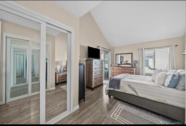 Building Photo - "Charming 1-Bedroom Apartment with Hardwoo...