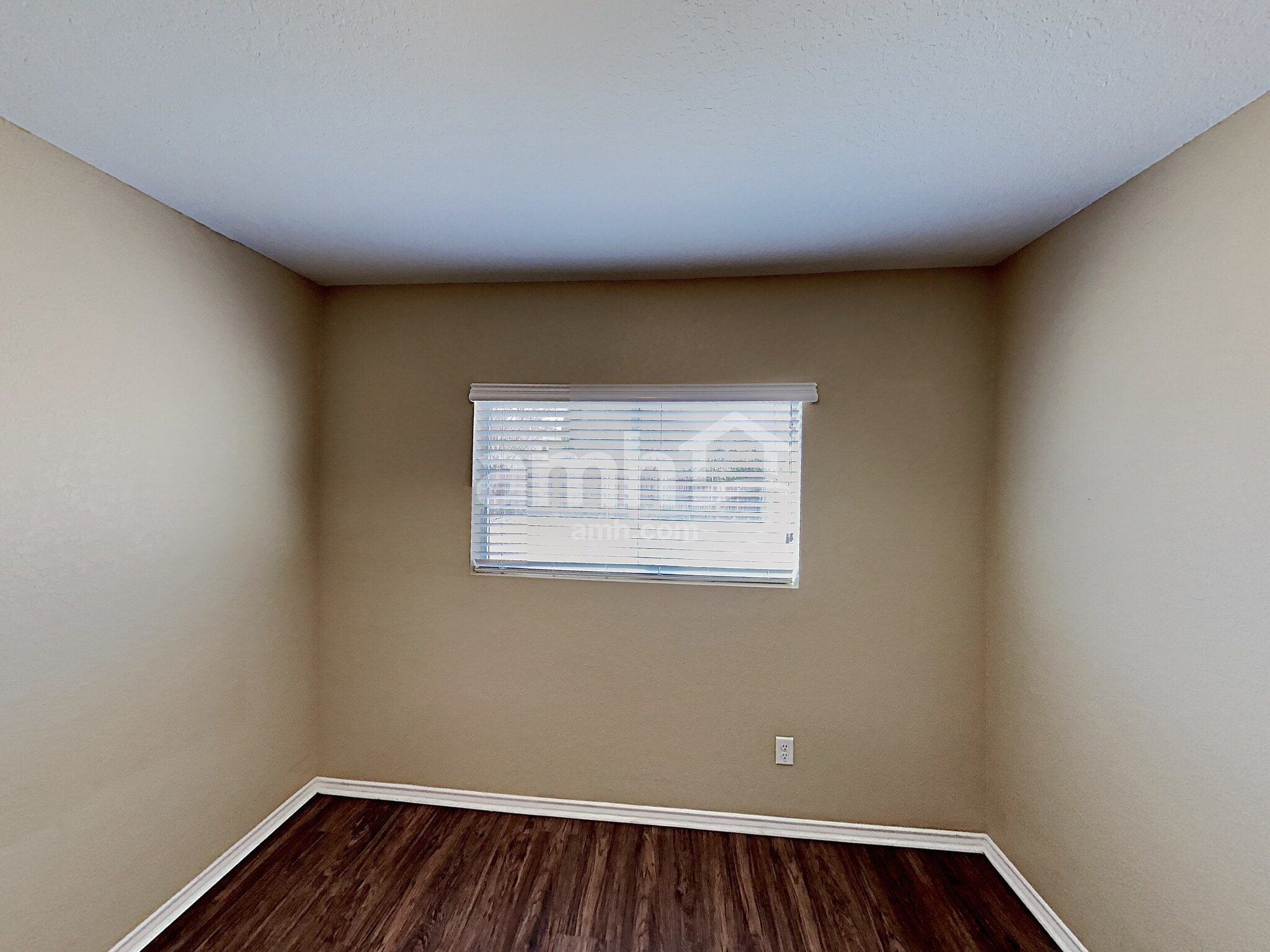 Building Photo - 9239 Pacific Maple