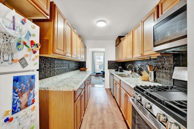 Building Photo - 273 5th St