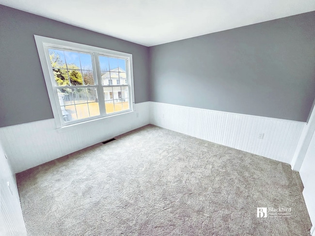 Building Photo - 3347 Iris Pl