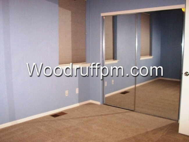 Building Photo - 3 Bed End Unit Townhome near Old Town Arvada
