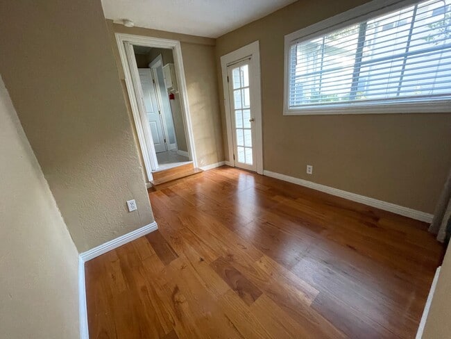 Building Photo - Ward St LO