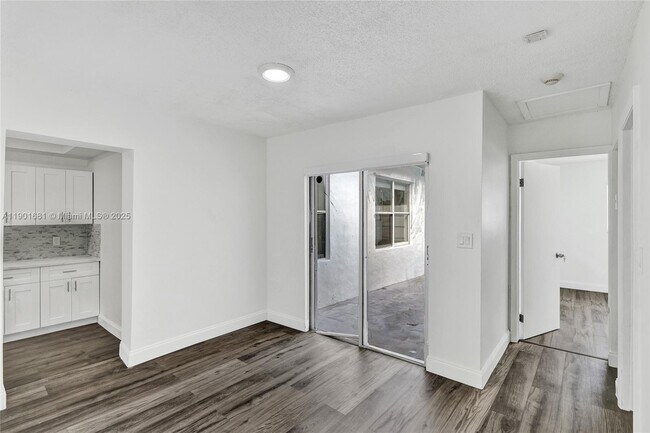 Building Photo - 5750 NW 111th St
