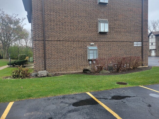 Building Photo - 1721 S Washington St