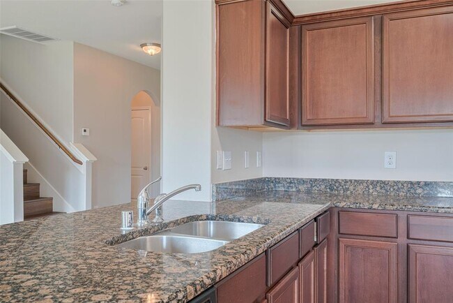 Building Photo - 5123 Oak Briar Ln