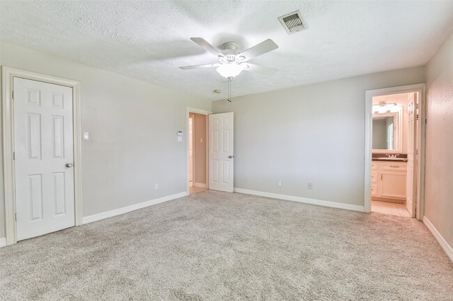 Building Photo - 6847 Vanlynn Ln