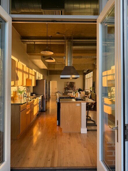 Building Photo - 2000 Little Raven St