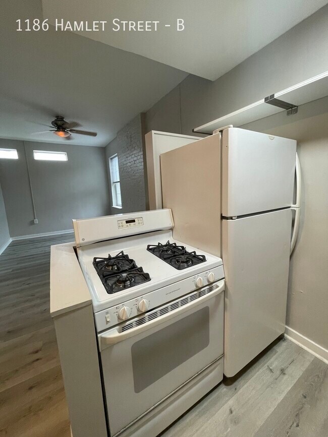 Building Photo - 1186 Hamlet St