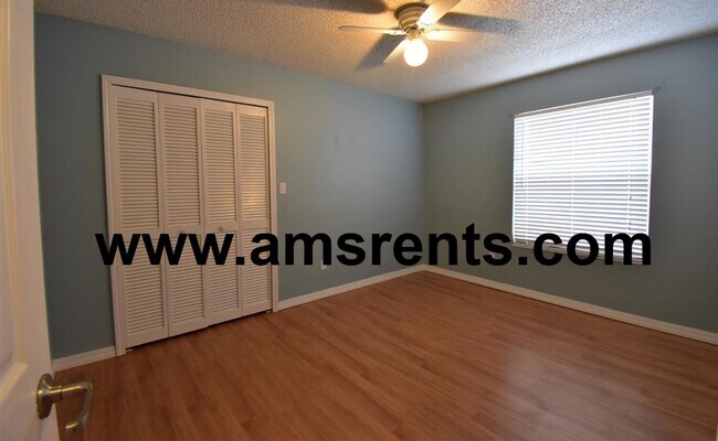 Building Photo - Spacious 3 bedroom House in Orlando