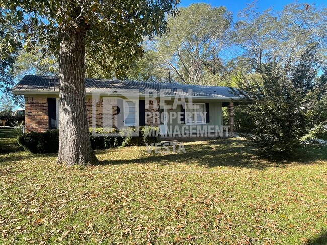 Primary Photo - Cozy Three Bedroom Home in Hawkinsville