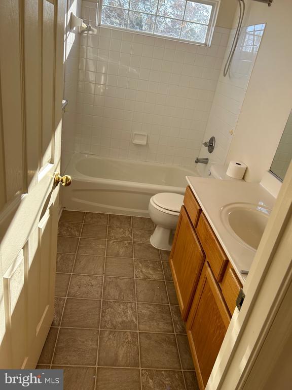 Building Photo - 6821 Hollow Glen Ct